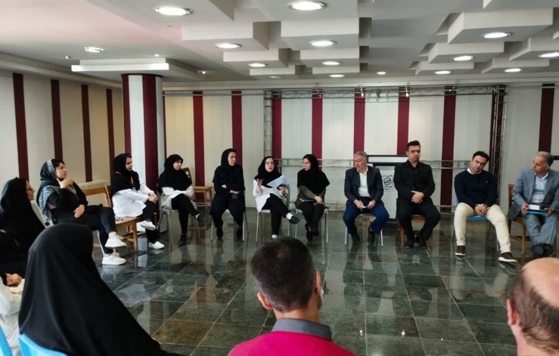 نشست صمیمانه و جلسه پرسش و پاسخ کارکنان با ریاست بیمارستان تخصصی فجر تبریز