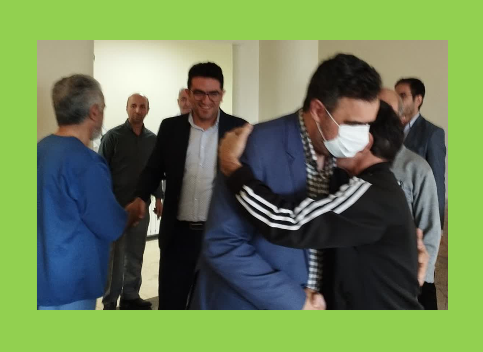 دیدار دکتر حجت شجاعی، ریاست بیمارستان تخصصی فجر تبریز، از جانبازان بستری، به مناسبت فرا رسیدن هفته دفاع مقدس