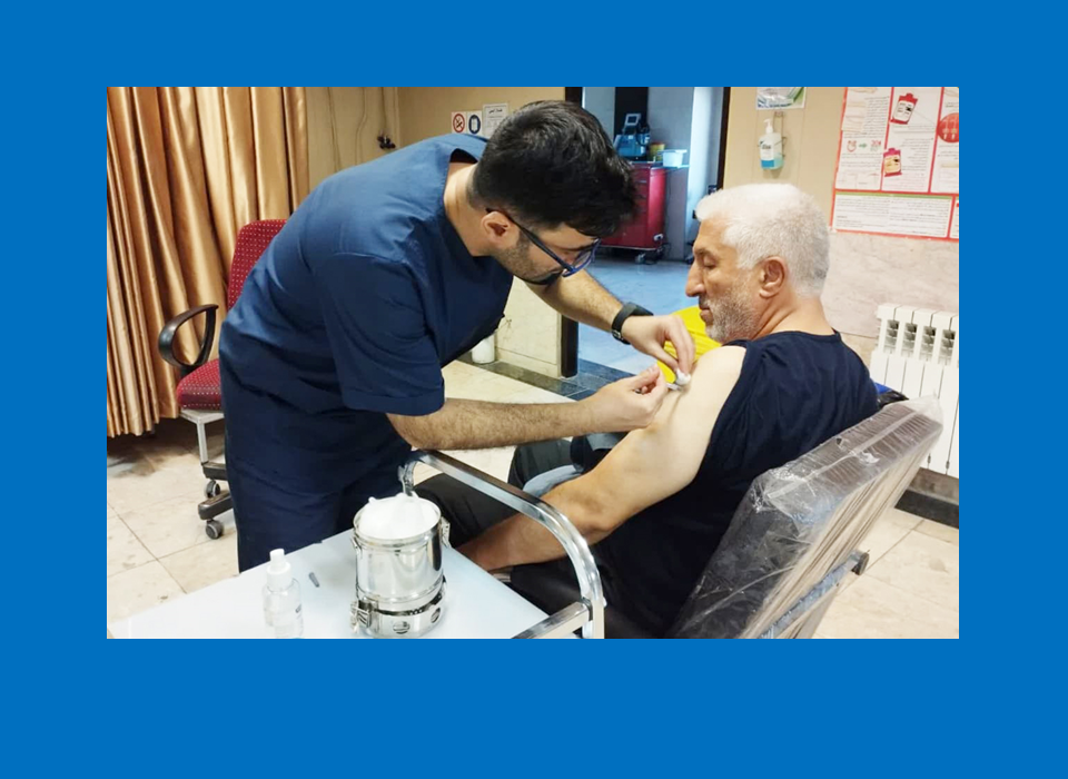 آغاز تزریق واکسن آنفلوانزا به ایثارگران آذربایجان‌شرقی در بیمارستان تخصصی فجر تبریز
