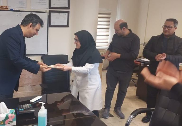تقدیر از مسئول بهداشت محیط بیمارستان تخصصی فجر تبریز، به مناسبت روز ملی بهداشت محیط