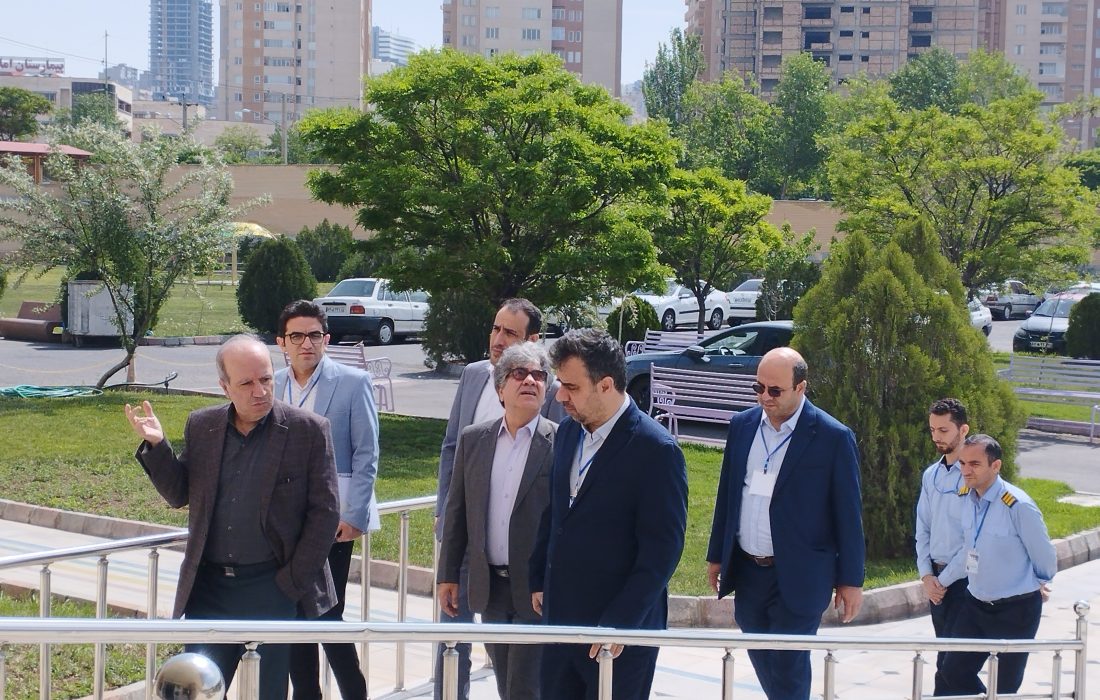 بازدید دکتر جواد مینوئی فر، مدیرعامل و نائب رئیس هیئت مدیره شرکت متد و دکتر داود رحیم پور، معاون سلامت و حسین دارابی فر، سرپرست مدیریت امور مالی از بیمارستان تخصصی فجر تبریز