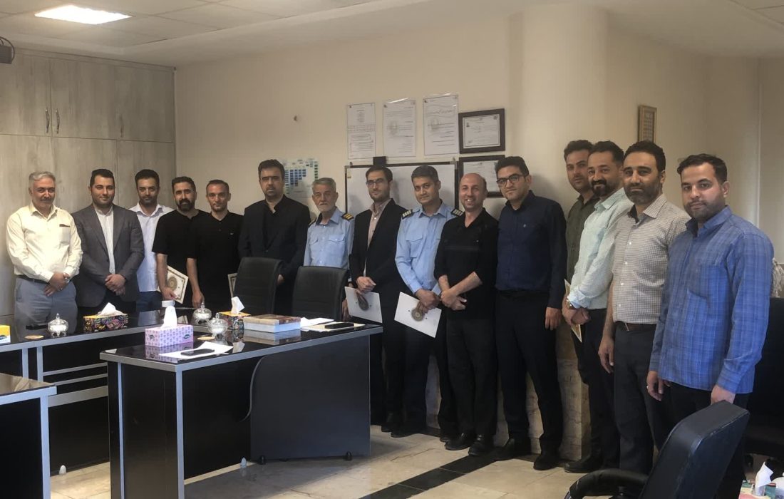 گزارش تصویری| گرامیداشت روز فنآوری اطلاعات و حراست در بیمارستان تخصصی فجر تبریز