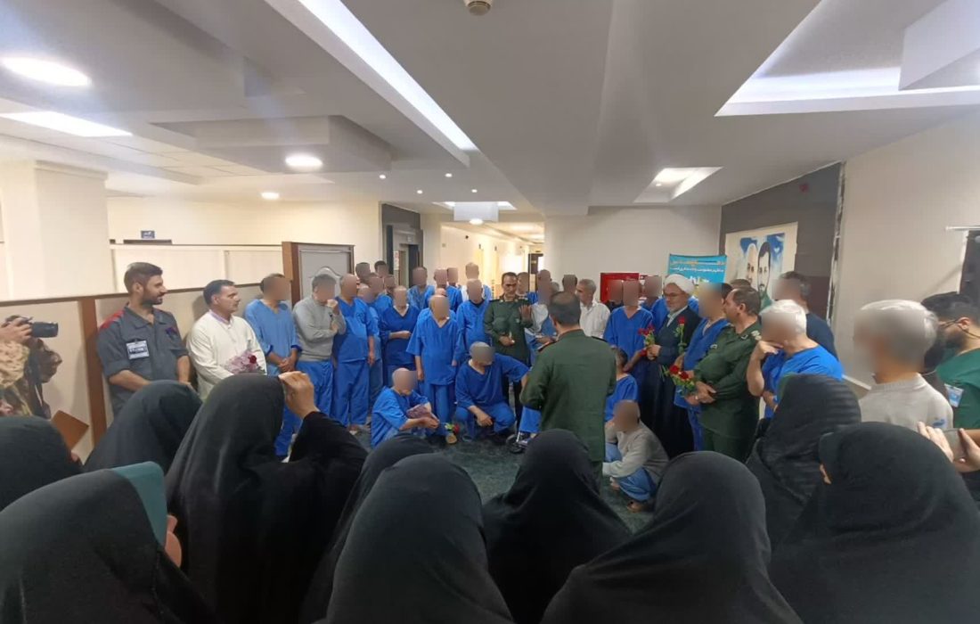 |گزارش تصویری| دیدار بسیج ناحیه یک خواهران و نمایندگان سپاه و ارتش از جانبازان هشت سال دفاع مقدس در بیمارستان تخصصی فجر تبریز در دومین روز هفته دفاع مقدس – ۱مهر ۱۴۰۴