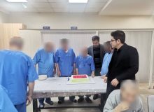 حضور صمیمانه دکتر حجت شجاعی، رئیس بیمارستان تخصصی فجر تبریز در بخش بستری جانبازان بیمارستان و برگزاری مراسم شب یلدا – ۳۰ آذر ۱۴۰۴