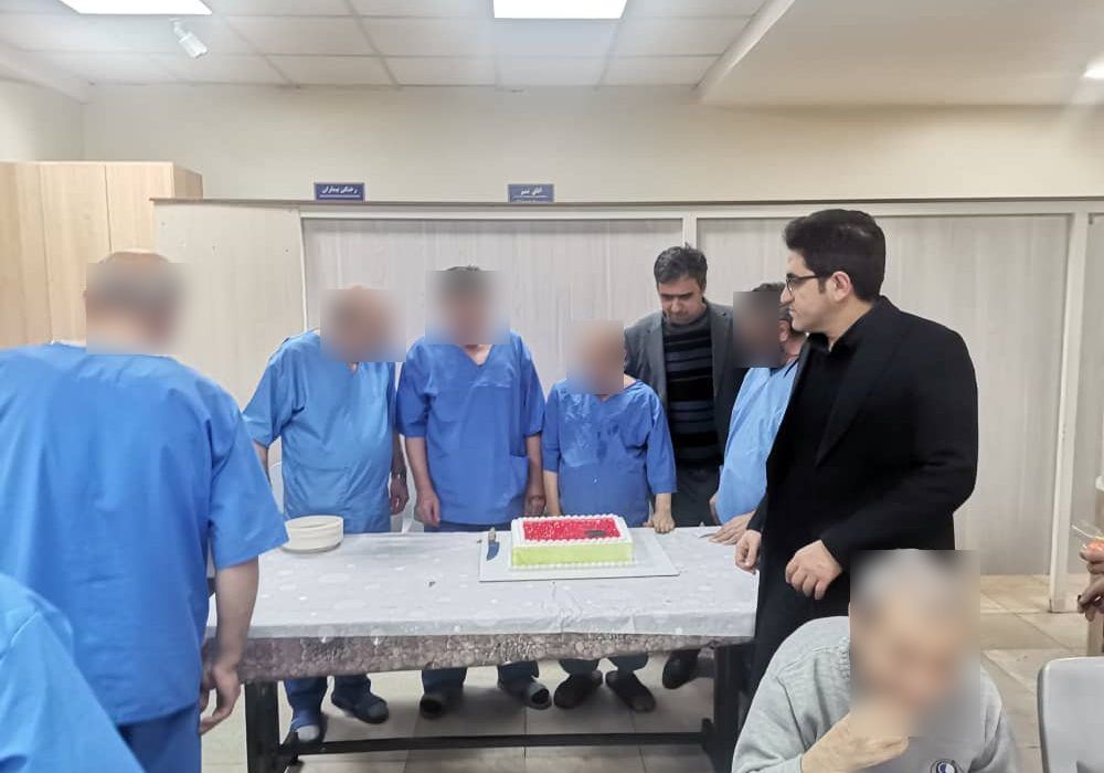 حضور صمیمانه دکتر حجت شجاعی، رئیس بیمارستان تخصصی فجر تبریز در بخش بستری جانبازان بیمارستان و برگزاری مراسم شب یلدا – ۳۰ آذر ۱۴۰۴
