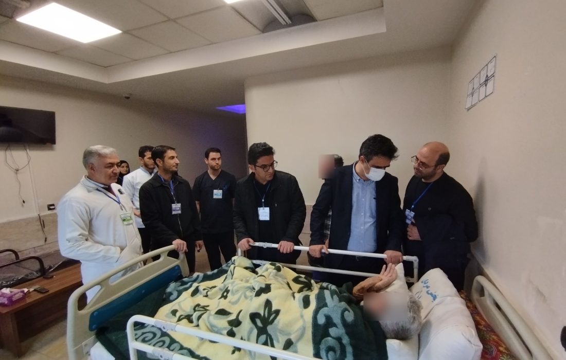 |گزارش تصویری| دیدار و همدلی دکتر حجت شجاعی، رئیس بیمارستان  فجر تبریز، از جانبازان و سایر بیماران تمامی بخش های بیمارستان ، به مناسبت ولادت حضرت امام علی (ع) و روز پدر-۱۳ دیماه ۱۴۰۴