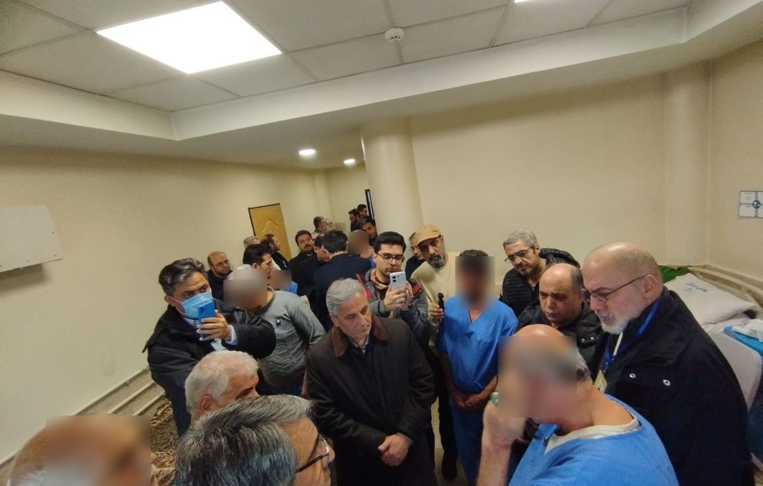 دیدار گرم و صمیمی مسئولان بنیاد شهید و امور ایثارگران استان آذربایجان شرقی و هنرمندان با جانبازان بستری در بیمارستان فجر تبریز به مناسبت روز پدر- ۱۳ دیماه ۱۴۰۴